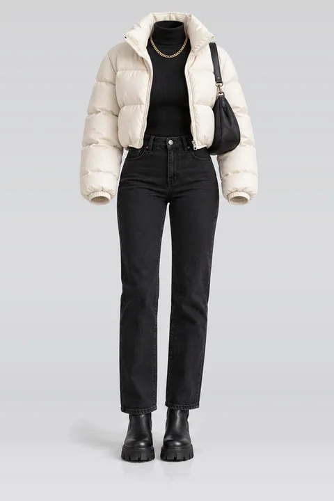象牙白・外套・黑色・针织・牛仔裤・靴子